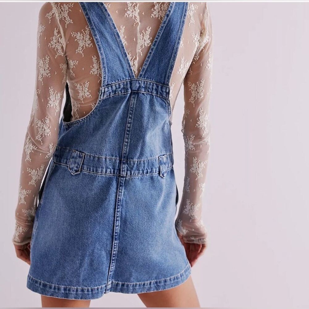 FREE PEOPLE EDDIE DENIM OVERALL MINI DRESS SKIRTALL XS NWT - Picture 2 of 15